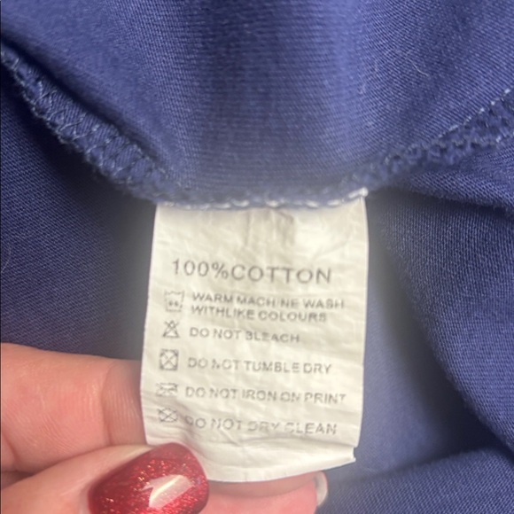 No Brand Christmas Wine Navy V neck Tshirt, size medium, good condition - Picture 8 of 9